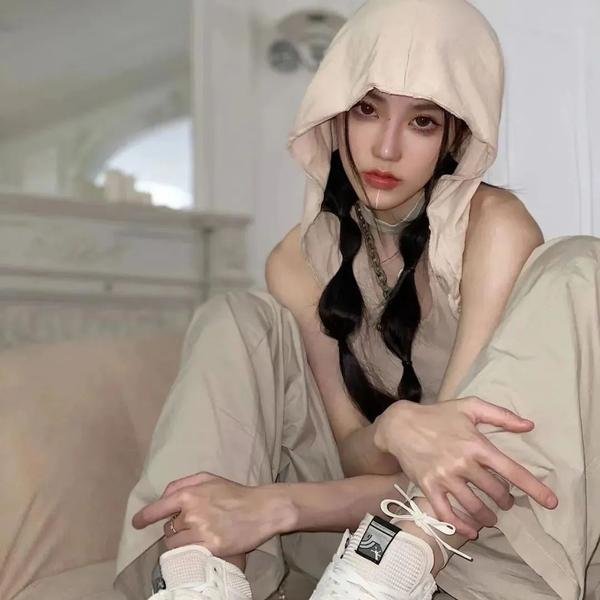 阳台上的坏女孩